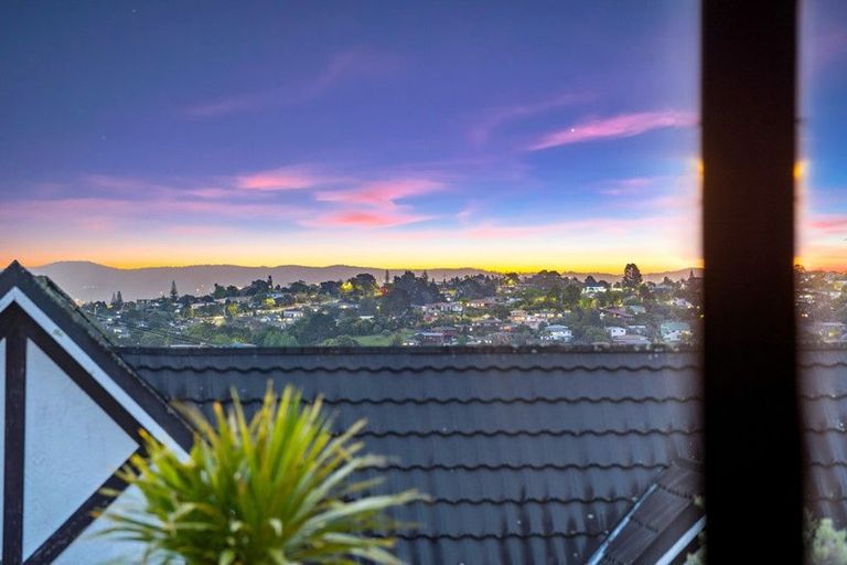 Photo of property in 2/12 Sunnynook Road, Sunnynook, Auckland, 0620