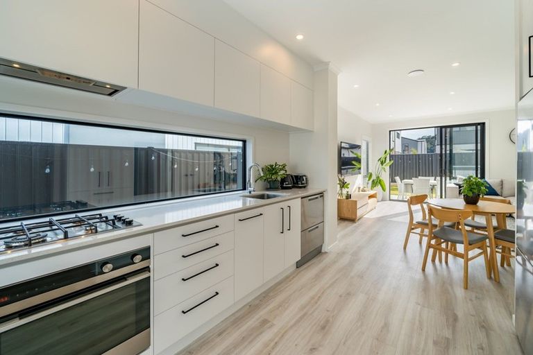 Photo of property in 5 Gloaming Lane, Wallaceville, Upper Hutt, 5018