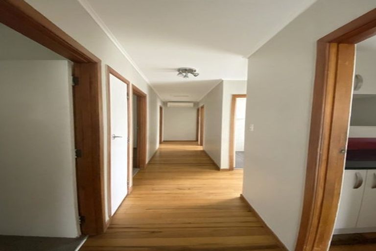 Photo of property in 5 Segedin Place, Glenfield, Auckland, 0629