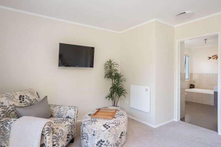 Photo of property in 142 Gillespie Place, Acacia Bay, Taupo, 3385