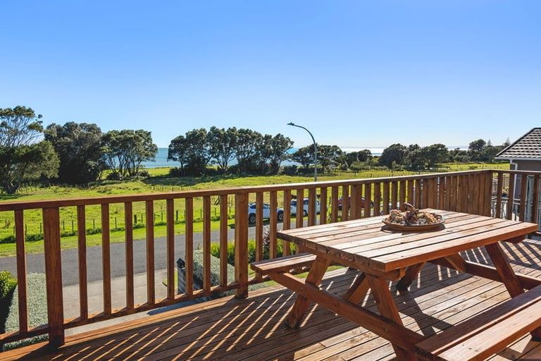 Photo of property in 49 Battiscombe Terrace, Waitara, 4320