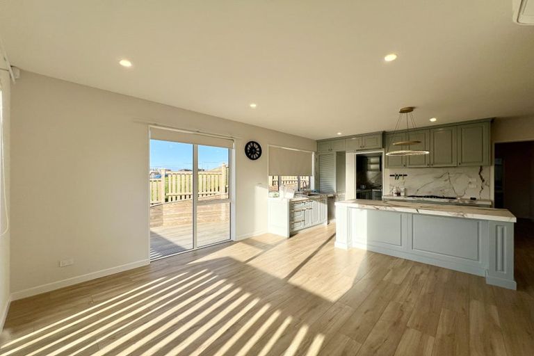 Photo of property in 42 Takurua Terrace, Orewa, 0931