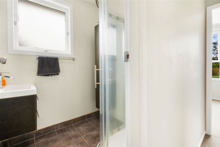 Photo of property in 8 Birdwood Road, Swanson, Auckland, 0612