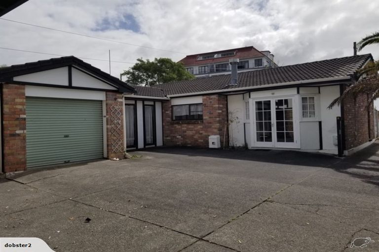 Photo of property in 1/104 Mokoia Road, Birkenhead, Auckland, 0626