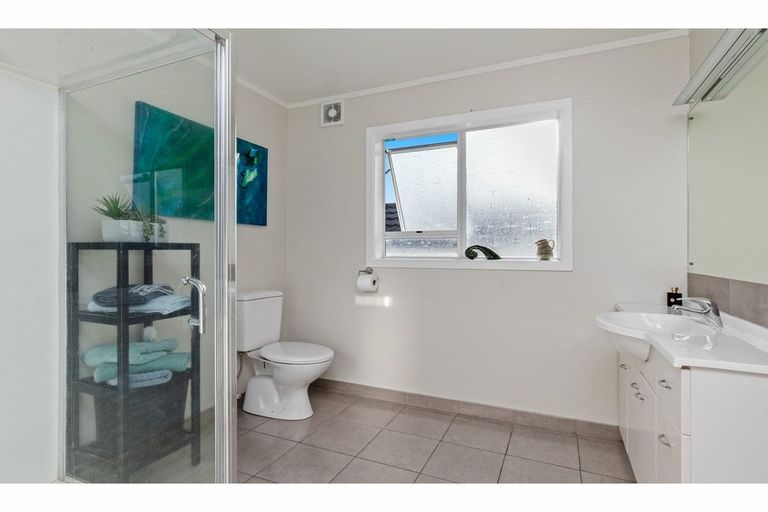 Photo of property in 72 Hermitage Road, Waiuku, 2682