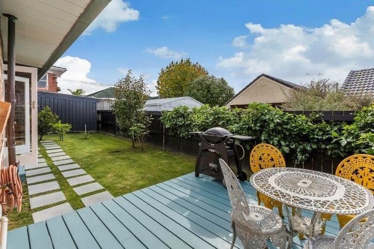 Photo of property in 2/783 Te Atatu Road, Te Atatu Peninsula, Auckland, 0610