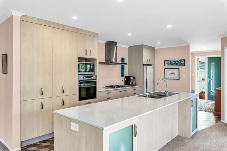 Photo of property in 82 Waipunahau Road, Waikanae, 5036