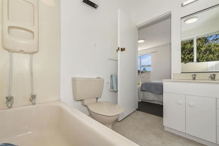 Photo of property in 25 Gleneagles Terrace, Ilam, Christchurch, 8053