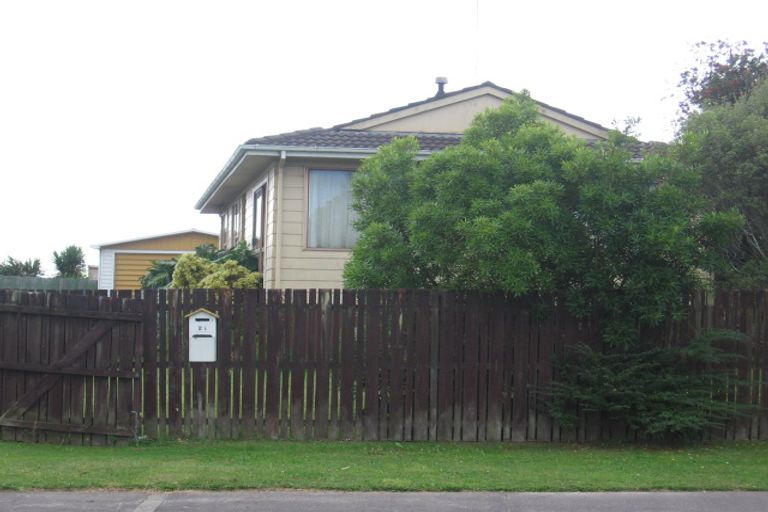 Photo of property in 21 Kelman Road, Kelston, Auckland, 0602