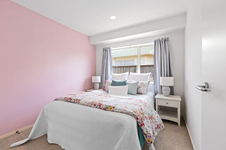 Photo of property in 88 Lakeside Drive, Orewa, 0931