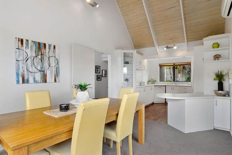Photo of property in 1/131 Carlisle Road, Northcross, Auckland, 0632