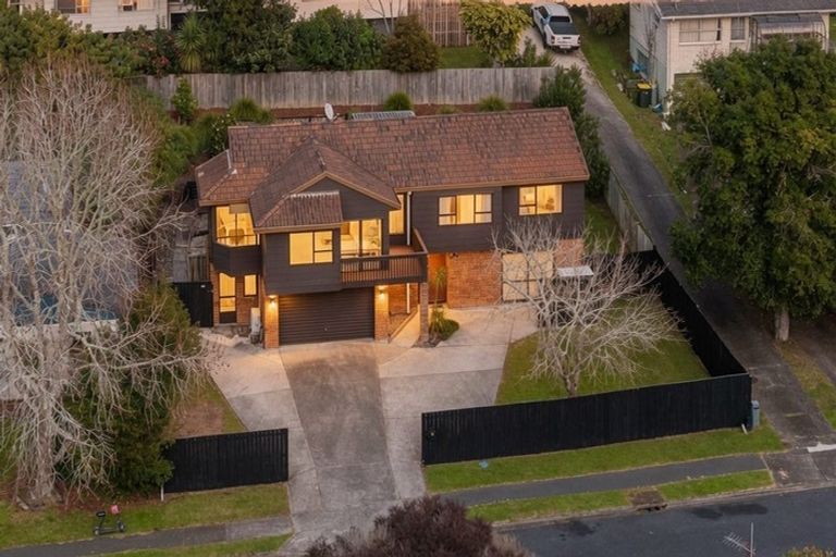 Photo of property in 20 Sandiacre Way, Browns Bay, Auckland, 0630