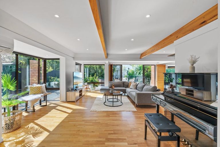 Photo of property in 2/143 Straven Road, Fendalton, Christchurch, 8014