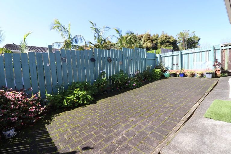 Photo of property in 2/81 Seabrook Avenue, New Lynn, Auckland, 0600