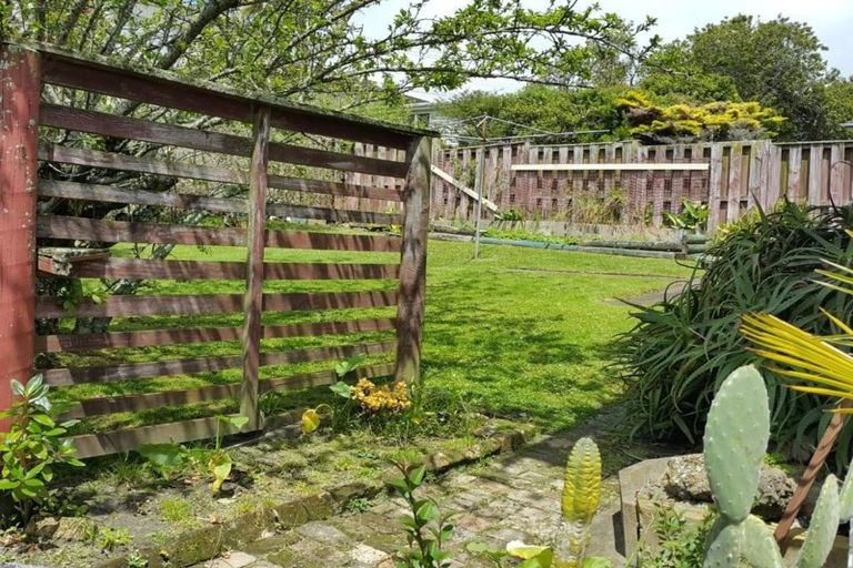 Photo of property in 2/16 Anne Road, Hillcrest, Auckland, 0627