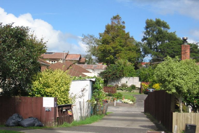 Photo of property in 4/19 Oates Road, Glen Eden, Auckland, 0602