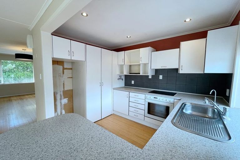 Photo of property in 18 Coniston Avenue, Te Atatu South, Auckland, 0610