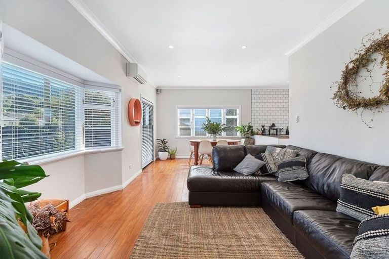 Photo of property in 62 Oxford Street, Tawa, Wellington, 5028