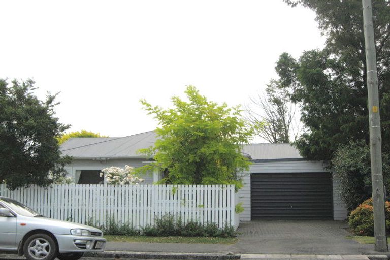 Photo of property in 113 Weston Road, St Albans, Christchurch, 8052