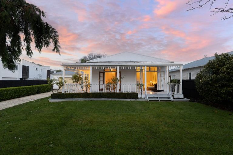 Photo of property in 28 Cleveland Street, Edgeware, Christchurch, 8013