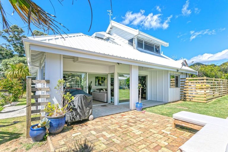 Photo of property in 15 Moray Place, Whiritoa, Whangamata, 3691