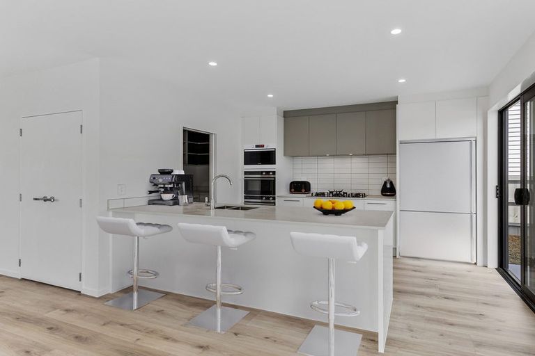 Photo of property in 24 Port Way, Rosehill, Papakura, 2113