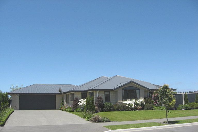 Photo of property in 8 Ruahine Place, Parklands, Christchurch, 8083