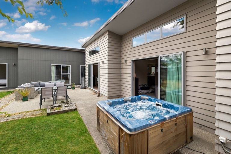 Photo of property in 27 Lochnagar Drive, Lake Hayes, Queenstown, 9304