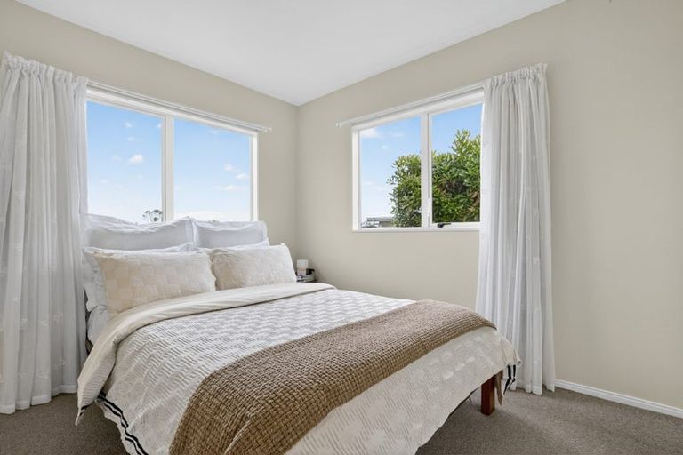 Photo of property in 2/74 Sunnynook Road, Sunnynook, Auckland, 0620