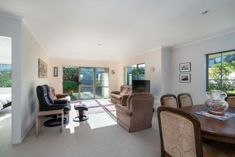 Photo of property in 6 Lakeridge Close, Rangatira Park, Taupo, 3330