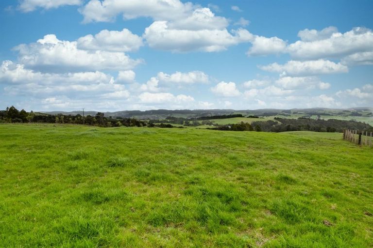 Photo of property in 485 Kiwitahi Road, Helensville, 0875