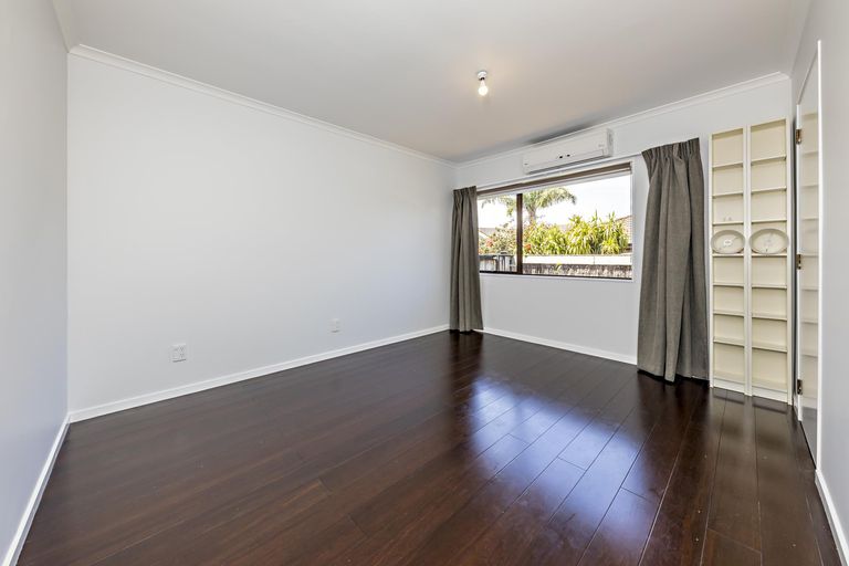 Photo of property in 3 Aztec Place, Conifer Grove, Takanini, 2112