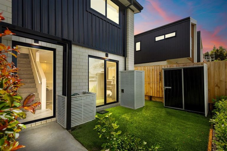 Photo of property in 87a Beach Road, Te Atatu Peninsula, 0610