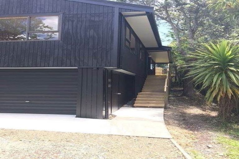 Photo of property in 2/6 Cresta Avenue, Beach Haven, Auckland, 0626