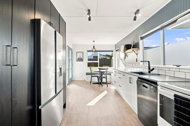 Photo of property in 60 Hinau Street, Castlecliff, Whanganui, 4501