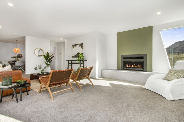 Photo of property in 37 Lothian Brae, Wattle Downs, Auckland, 2103