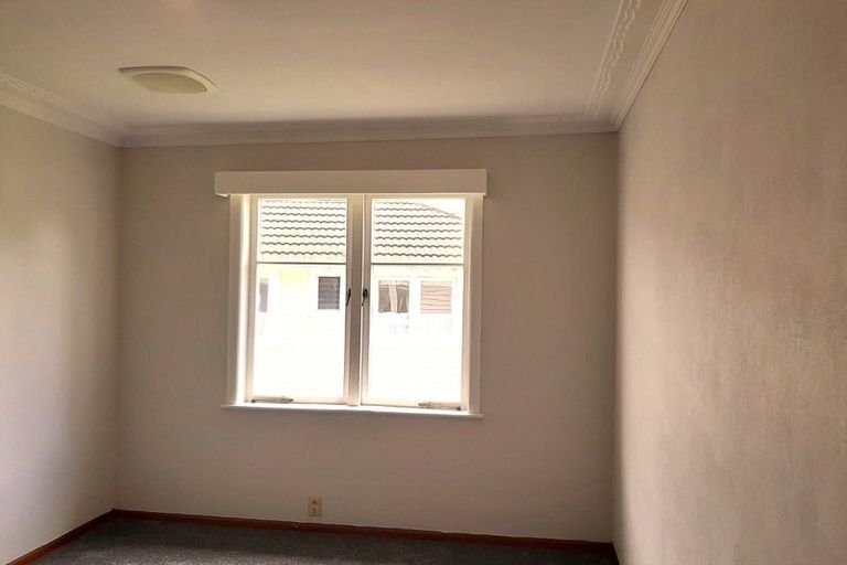 Photo of property in 10 Oakdale Road, Mount Roskill, Auckland, 1041