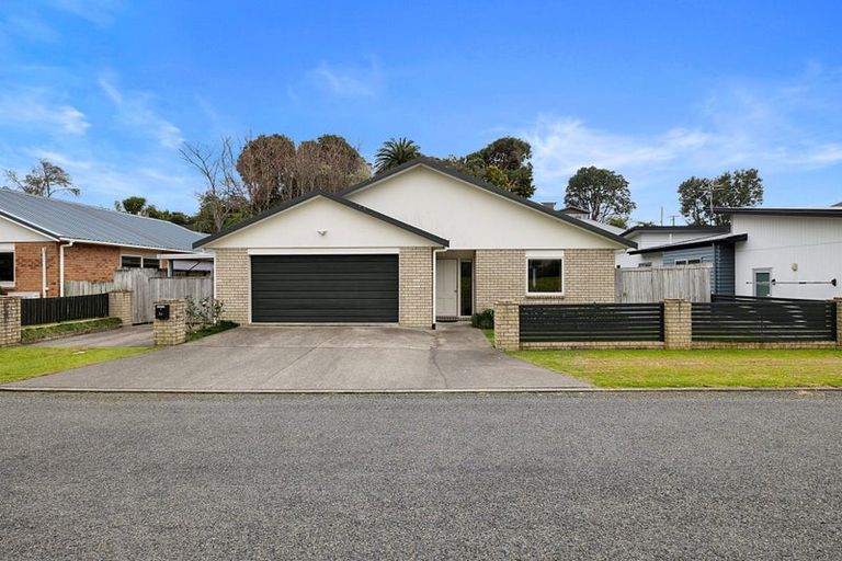 Photo of property in 24 Moulton Street, Moturoa, New Plymouth, 4310