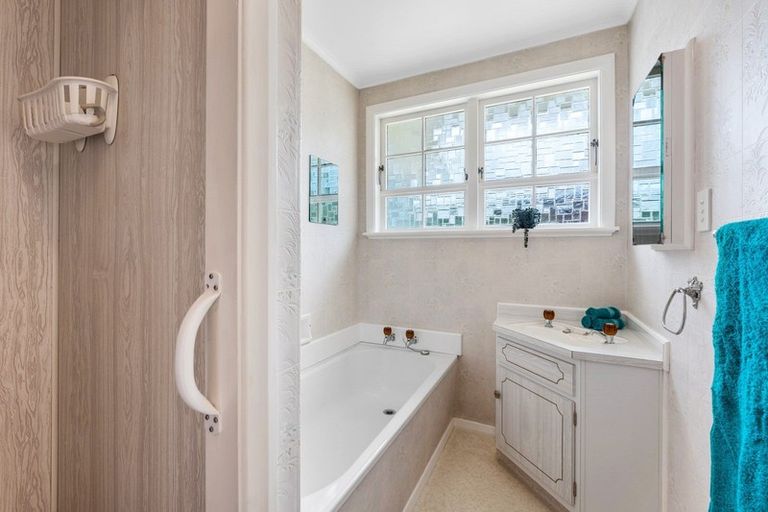 Photo of property in 387 Fergusson Drive, Heretaunga, Upper Hutt, 5018