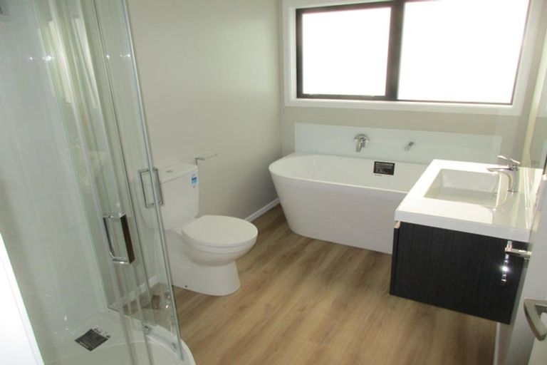 Photo of property in 30 Koru Loop, Paraparaumu, 5032