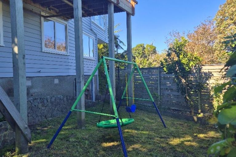 Photo of property in 14 Versailles Street, Karori, Wellington, 6012