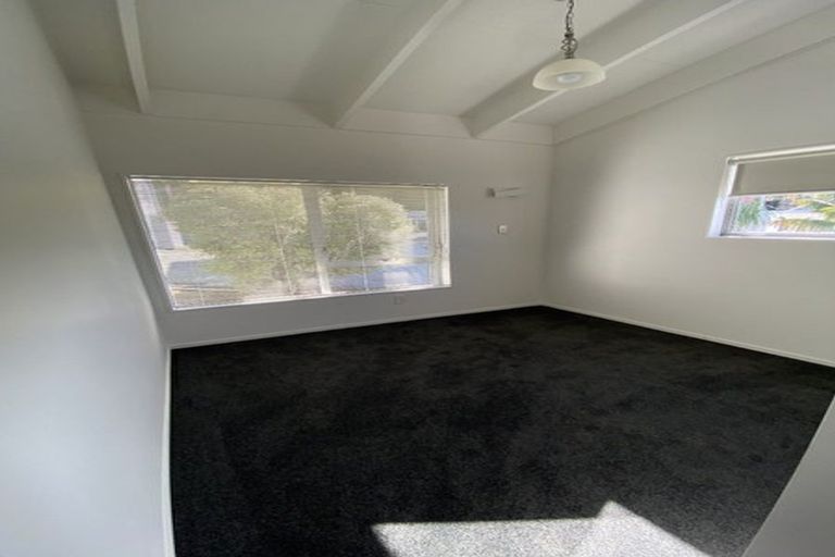Photo of property in 1/13 Girrahween Drive, Totara Vale, Auckland, 0629