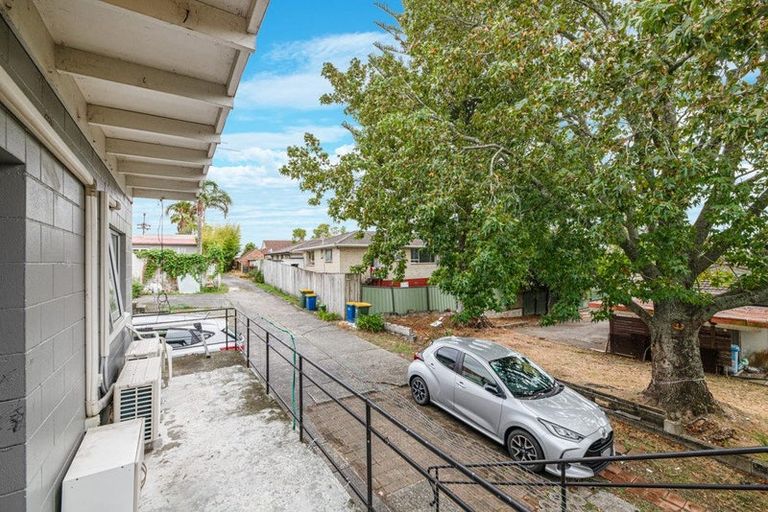 Photo of property in 4/92 Titirangi Road, New Lynn, Auckland, 0600