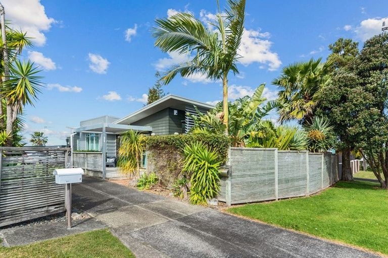 Photo of property in 2/2 Salem Place, Torbay, Auckland, 0630