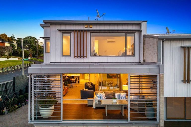 Photo of property in 1 Newhaven Terrace, Mairangi Bay, Auckland, 0630