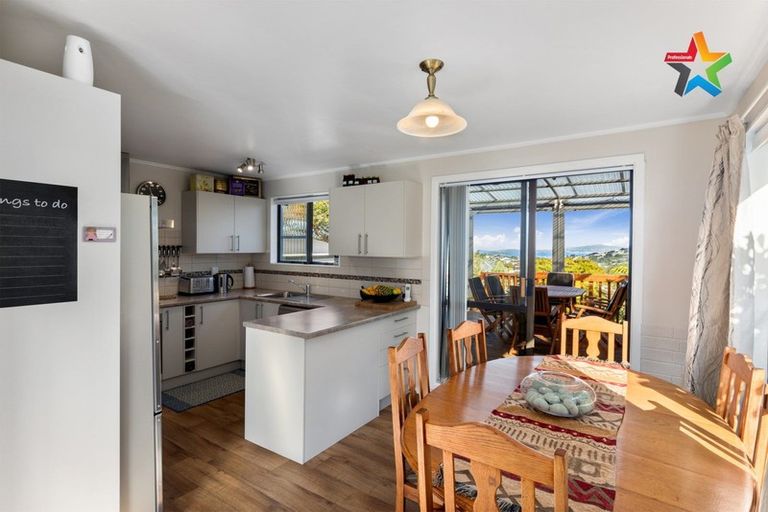 Photo of property in 3 Waipounamu Drive, Kelson, Lower Hutt, 5010