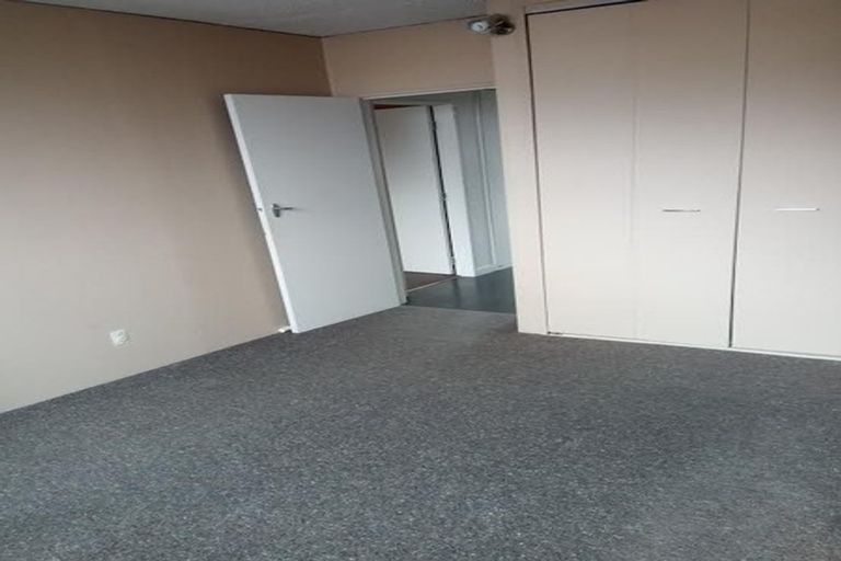 Photo of property in Beresford Apartments, 5/118 Russell Terrace, Berhampore, Wellington, 6023