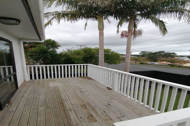 Photo of property in 1/111 Lincoln Park Avenue, Massey, Auckland, 0614