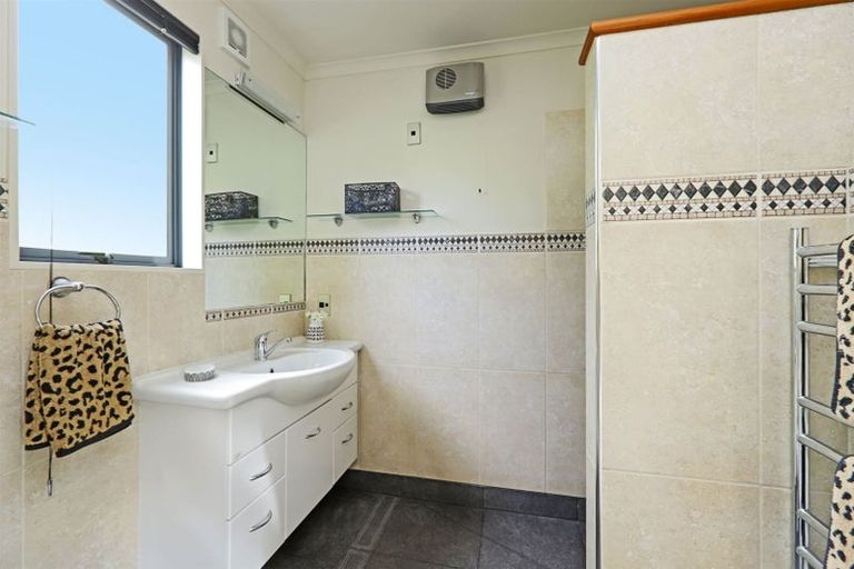 Photo of property in 5 Laing Cove, Havelock North, 4130