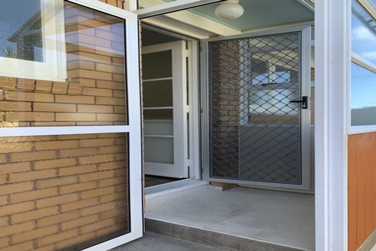 Photo of property in 2/11 Wicklow Road, Narrow Neck, Auckland, 0622